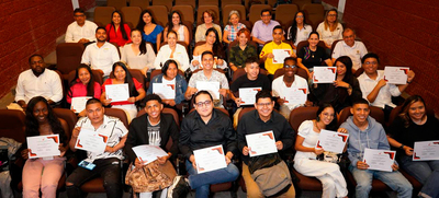 Decenas de j&oacute;venes se grad&uacute;an de diplomado en Univalle