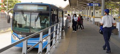 Distintos actores analizan los desaf&iacute;os de la movilidad y el transporte p&uacute;blico