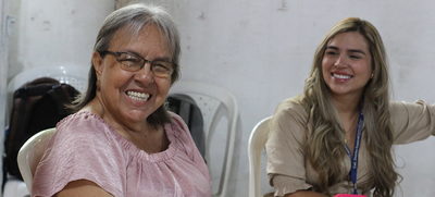 65 personas mayores se graduaron en curso de marroquiner&iacute;a y manualidades en la comuna 15, se resalt&oacute; el talento art&iacute;stico y el liderazgo local