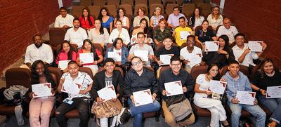 J&oacute;venes se capacitaron para investigar y enfrentar desaf&iacute;os sociales