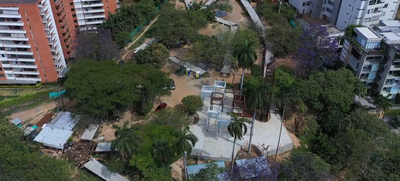 H&aacute;bitat Senderos sorprende con la instalaci&oacute;n de majestuosos obeliscos de 19 metros de altura