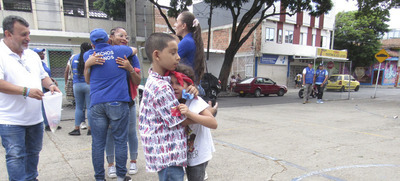 &lsquo;Gran Abrazat&oacute;n&rsquo; se realiz&oacute; en el parque del barrio Obrero