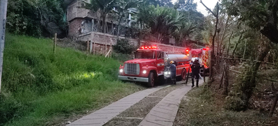 Acciones interinstitucionales permitieron controlar dos incendios forestales el domingo