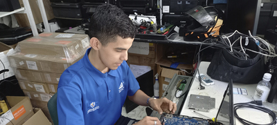 Jefry G&oacute;mez, un curioso de los computadores formado por Todas y Todos a Estudiar