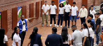 J&oacute;venes cale&ntilde;os conmemoran su fecha internacional