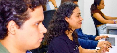 El cine y la comunicaci&oacute;n orientan el camino de Laura