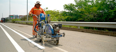 Movilidad en las v&iacute;as: ya son 14.665 metros demarcados en 56 barrios  de 19 comunas de Cali