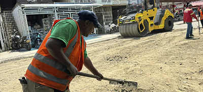 &iexcl;Adi&oacute;s, huecos! Alcald&iacute;a de Cali intensifica trabajos en el barrio El Diamante para recuperar sus calles