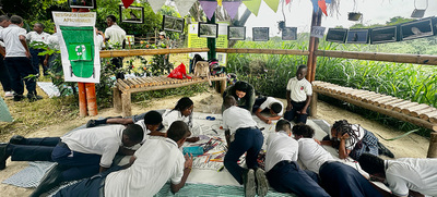 Ni&ntilde;os y j&oacute;venes de la Comuna 13 celebraron el &lsquo;D&iacute;a Mundial del Medio  Ambiente&rsquo; en el humedal Charco Azul