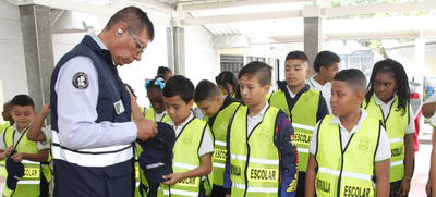 Estudiantes de la instituci&oacute;n educativa Eva Riascos Plata se certificaron como Patrulleros Escolares