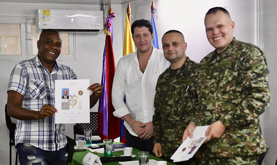 V&iacute;ctimas del conflicto armado reciben sus libretas militares en Cali de manera gratuita