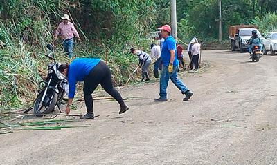 Con mingas y mucho cari&ntilde;o, habitantes de los corregimientos se unen a la Secretar&iacute;a de Infraestructura para recuperar sus v&iacute;as rurales