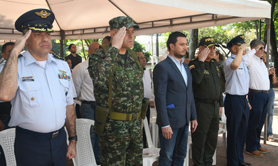 Cali rindi&oacute; un homenaje a los h&eacute;roes de la patria y a sus familias