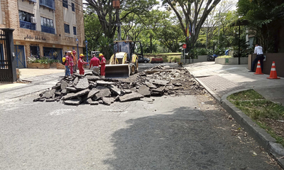 Alcald&iacute;a de Cali contin&uacute;a la recuperaci&oacute;n de v&iacute;as en la comuna 22 y todos los d&iacute;as dice &iexcl;chao hueco!