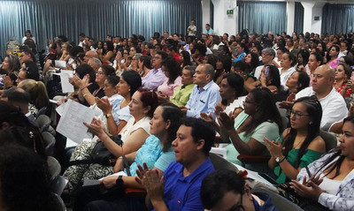 700 cale&ntilde;os culminaron con &eacute;xito el &lsquo;Diplomado en Desarrollo Sostenible e Innovaci&oacute;n para L&iacute;deres Emprendedores&rsquo;
