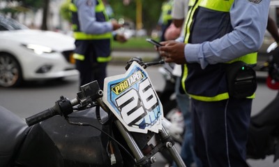 Movilidad intensifica controles a motocicletas que circulan sin placas y retrovisores