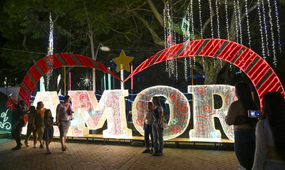 Alumbrado de Navidad 2024 fomenta el turismo en zonas descentralizadas  como Silo&eacute; y el Bulevar de Oriente