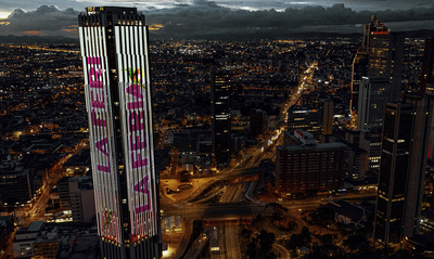 Cali adorn&oacute; la Torre Colpatria con invitaci&oacute;n para turistas a venir a la Feria de Cali, donde debes estar, y conocer la Sucursal del Cielo en 2025