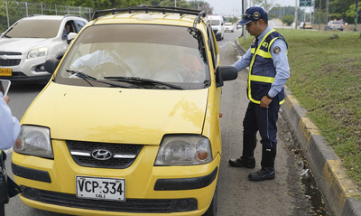 A partir del 21 de diciembre la tarifa de taxis en Cali se incrementa en $500, la carrera m&iacute;nima queda en $6500