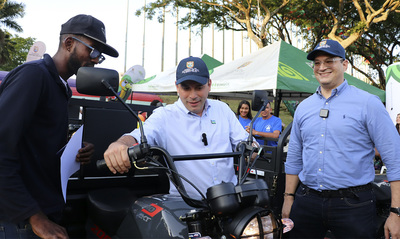 Entrega de 13 motocargueros fortalece la labor de Organizaciones de Recicladores de Oficio y la gesti&oacute;n de residuos de aprovechamiento en Cali