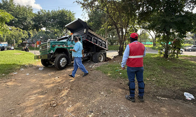 Jornada de limpieza en el corredor de la calle 26 a la altura del barrio Villa del Sur fue recuperado de residuos s&oacute;lidos