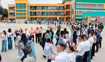 &iexcl;Alegr&iacute;a y orgullo por la nueva  Instituci&oacute;n Educativa Villa del Sur!