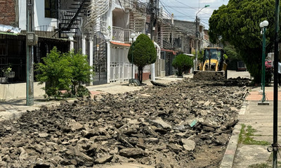 Alcalde Alejandro Eder le cumple a la ciudadan&iacute;a e inicia la recuperaci&oacute;n de v&iacute;as en el barrio Ciudad Modelo