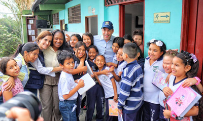 &iexcl;Con certificado en mano! Familias de la comuna 1 del barrio Vista Hermosa reciben por parte del alcalde la garant&iacute;a de que su vivienda ser&aacute; mejorada antes de terminar el a&ntilde;o