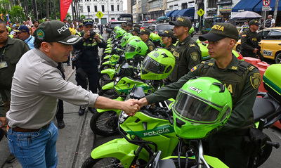 Alcalde Eder confirma la llegada de 100 nuevos polic&iacute;as a Cali para seguir recuperando la seguridad