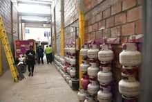 Autoridades cierran en el oriente, establecimiento donde comercializaban gas de manera irreglamentaria 