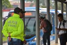 Autoridades realizan operativos de control en las estaciones del MIO