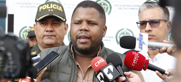 Capturado falso guarda de tr&aacute;nsito que extorsionaba a los conductores en Cali