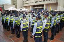 Desde hoy, 100 polic&iacute;as de tr&aacute;nsito trabajar&aacute;n en equipo con los agentes de Movilidad: as&iacute; se recupera el orden en las calles de Cali