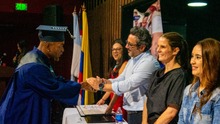 56 j&oacute;venes de &lsquo;En La Buena&rsquo;, el programa de prevenci&oacute;n de violencia de la Alcald&iacute;a de Cali, se graduaron como bachilleres