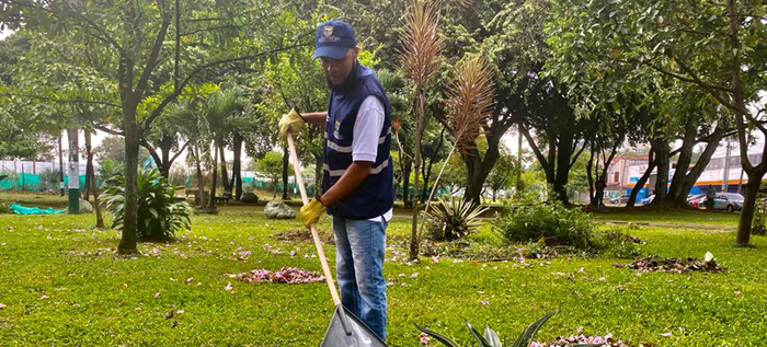 Funcionarios de la Uaesp se pusieron &lsquo;la 10&rsquo; para embellecer el Parque de la M&uacute;sica