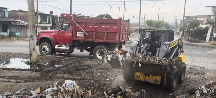 Con recolecci&oacute;n de escombros arrojados en el espacio p&uacute;blico se busca contener propagaci&oacute;n del dengue
