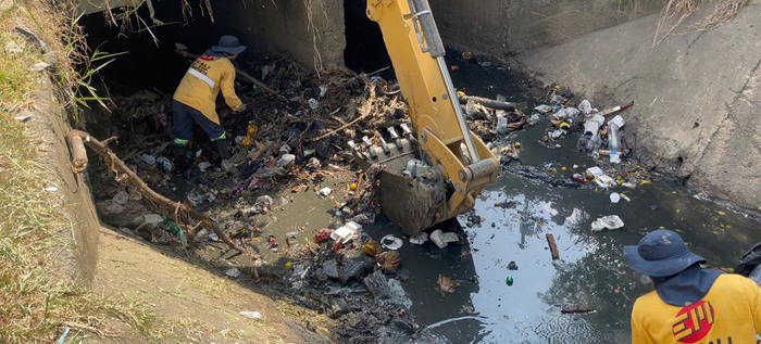 Con 119 puntos de arrojo clandestino identificados, urge que los cale&ntilde;os no arrojen residuos a los canales de aguas lluvias, de lo contrario, &iexcl;nos vamos a inundar!