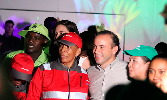 Junto a los operarios que limpian a diario la ciudad, alcalde Alejandro Eder abri&oacute; el recorrido &lsquo;488 razones para sentirme orgulloso de Cali&rsquo;