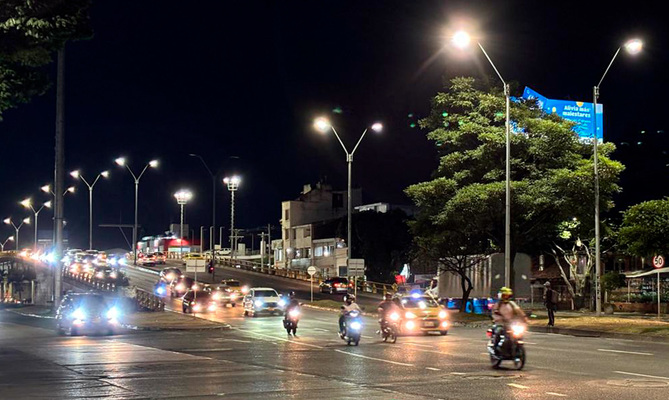 Inicia el nuevo esquema de modernizaci&oacute;n del alumbrado p&uacute;blico: Cali cumplir&aacute; la meta de instalar 60.000 luminarias led al finalizar el 2024