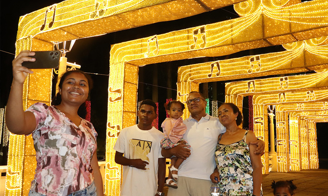 En 12 puntos de Cali, propios y turistas podr&aacute;n disfrutar el &lsquo;Alumbrado Navide&ntilde;o de 2024&rsquo;