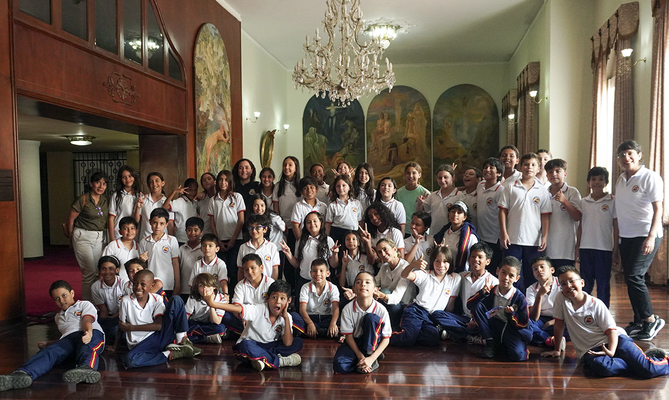 Inician visitas guiadas en el Teatro Municipal Enrique Buenaventura
