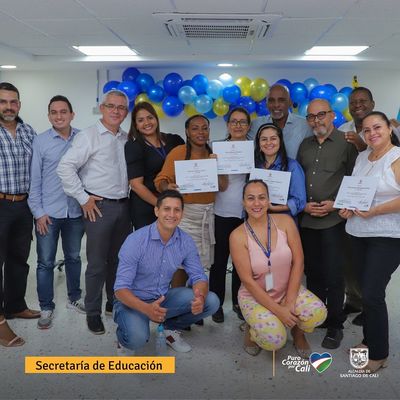 Docentes de la instituci&oacute;n educativa INEM recibieron el certificado del manejo del curso Moodle