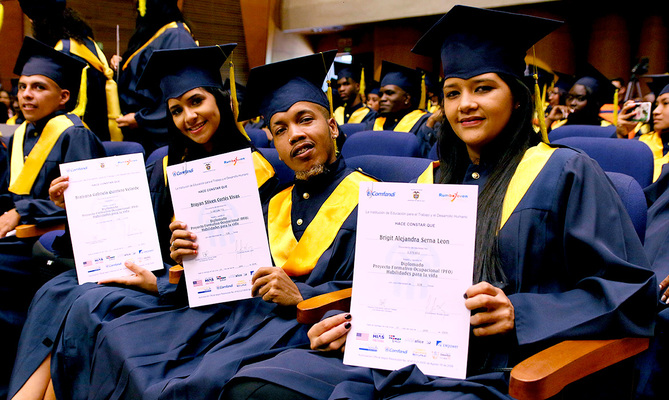 87 j&oacute;venes pertenecientes a zonas vulnerables de Cali se graduaron en TIC, gracias a una sinergia entre Alcald&iacute;a y el sector empresarial