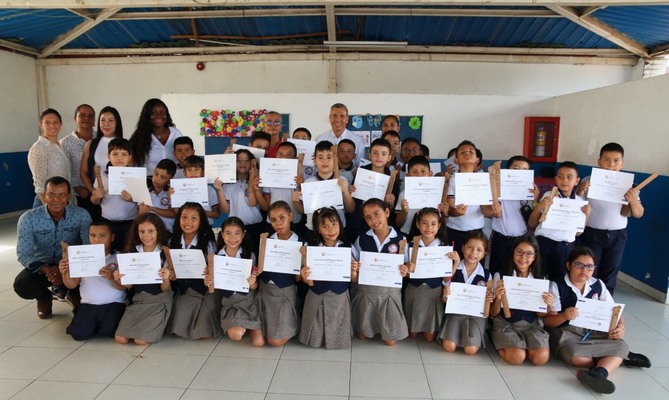 Alcald&iacute;a de Cali certifica en competencias tecnol&oacute;gicas a 356 ni&ntilde;os y j&oacute;venes del Colegio El Poblado I