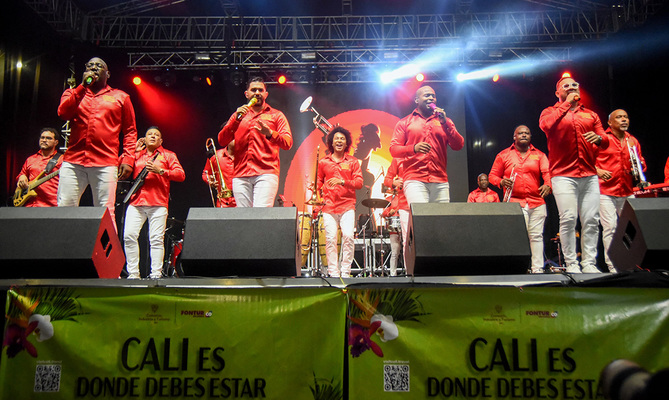 Miles de personas gozaron con el Grupo Niche y Willy Garc&iacute;a en la tarima &lsquo;Cali es donde debes estar&rsquo; de la Calle de la Feria en el cierre del evento