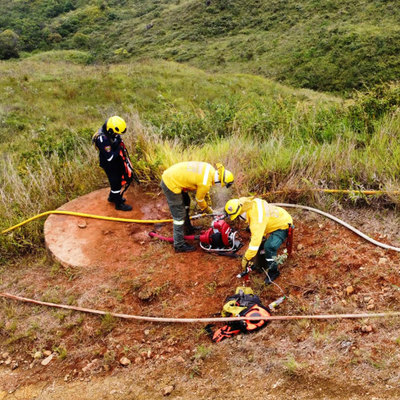 Bomberos hacen presencia en obra de Cristo Rey