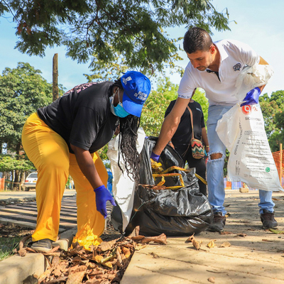 Primera jornada de limpieza, aseo y sensibilizaci&oacute;n con la comunidad en el Boulevard de Oriente