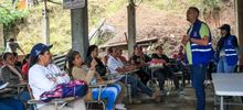 Comunidad y Administraci&oacute;n distrital en equipo para titular predios