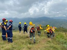 Bomberos hacen presencia en obra de Cristo Rey