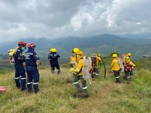Bomberos hacen presencia en obra de Cristo Rey
